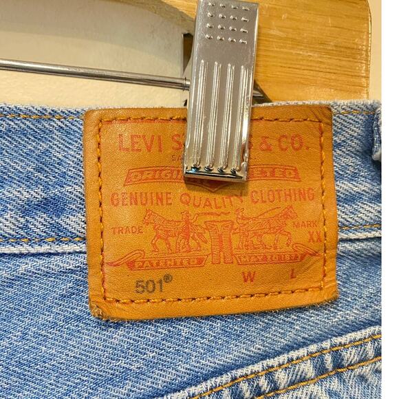 Premium Denim Levi's Festival Cut Out Shorts Capital E, Raw Hem, Button Fly 28 - Picture 3 of 10